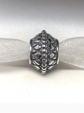 Pandora INNER STRENGTH sterling silver bracelet bead
925 Stamped